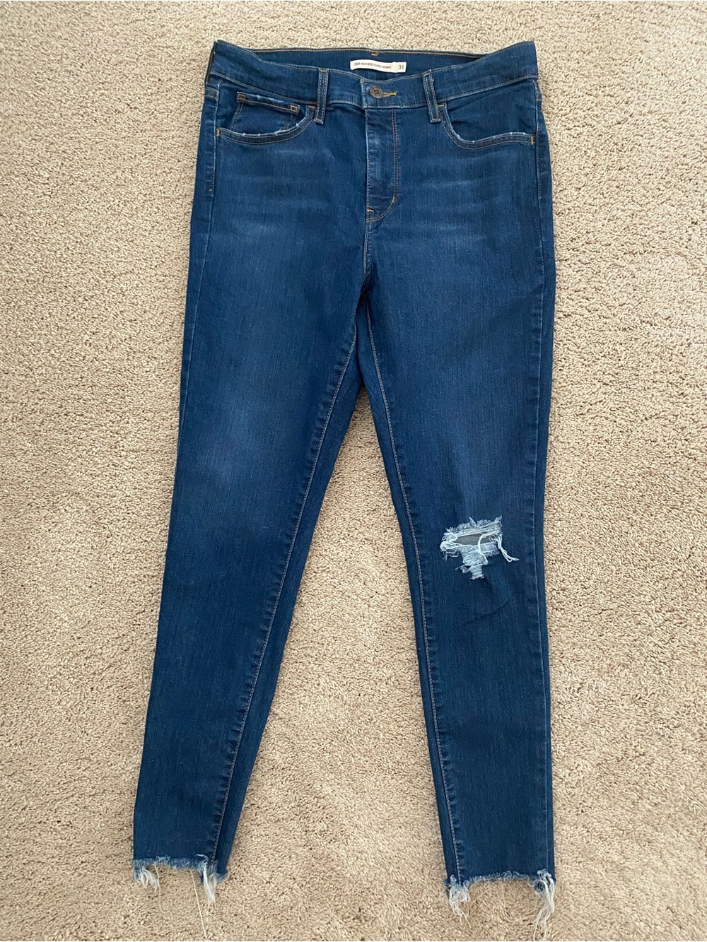 Levi’s 720 High Rise Super Skinny Jeans - SZ 31